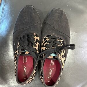 TOMS Women's Black and Leopard Print Sneakers